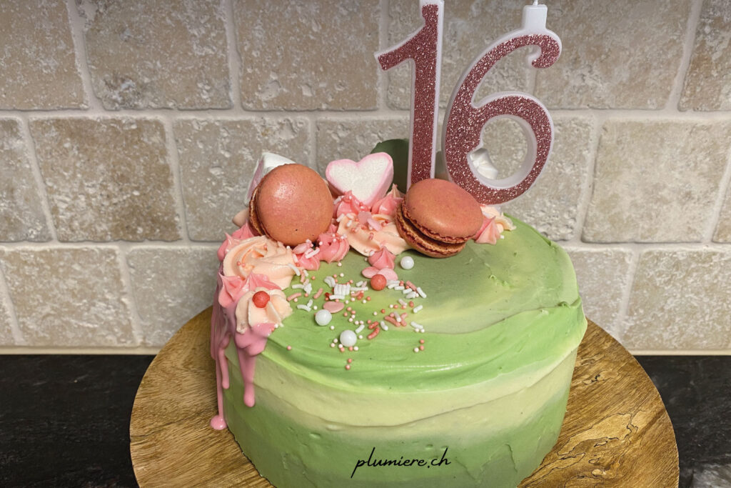 Drip Cake in Pastellfarben grün und rosa